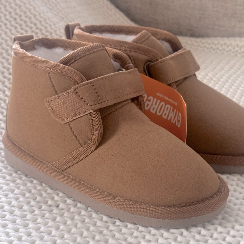 GYMBOREE - NEW Never used. Cozy, faux suede toddler boots.